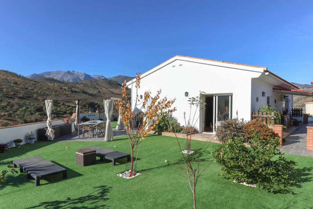 Detached Villa Tolox Málaga - image 44