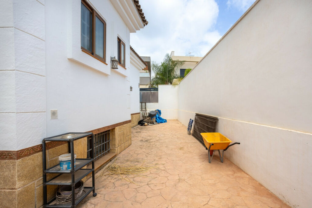 Detached Villa Los Montesinos Alicante - image 44