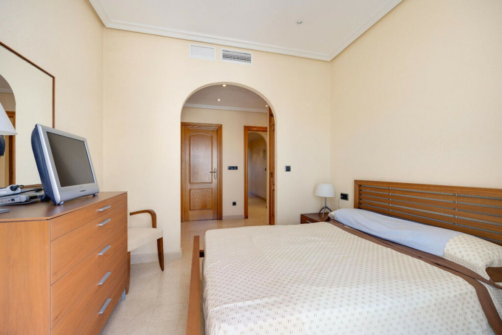 Middle Floor Apartment Torrevieja Alicante - image 44