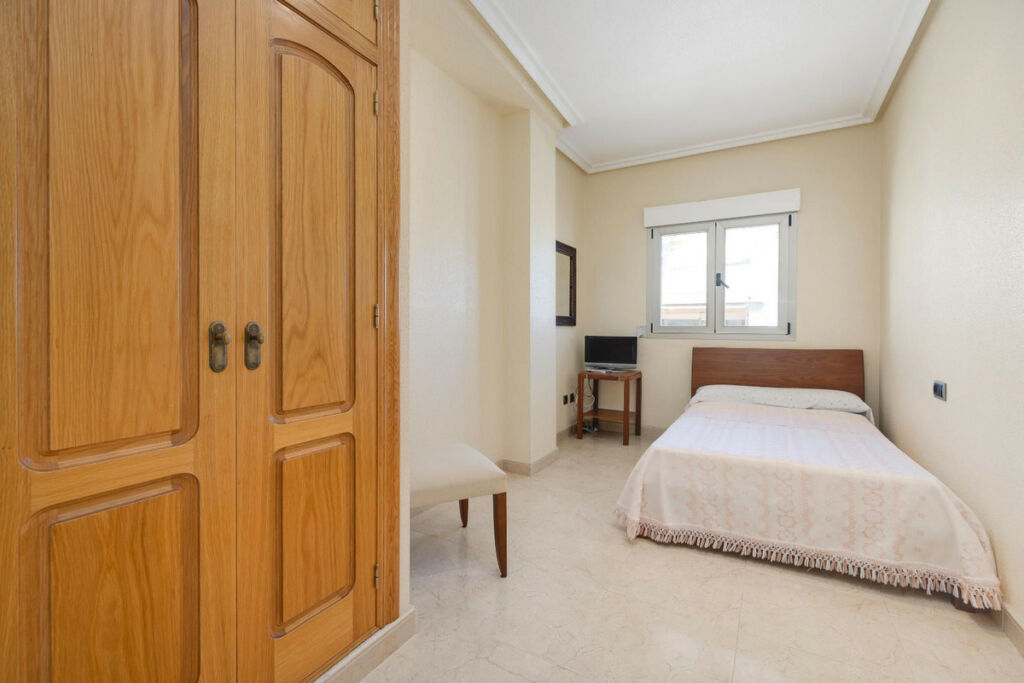 Middle Floor Apartment Torrevieja Alicante - image 45