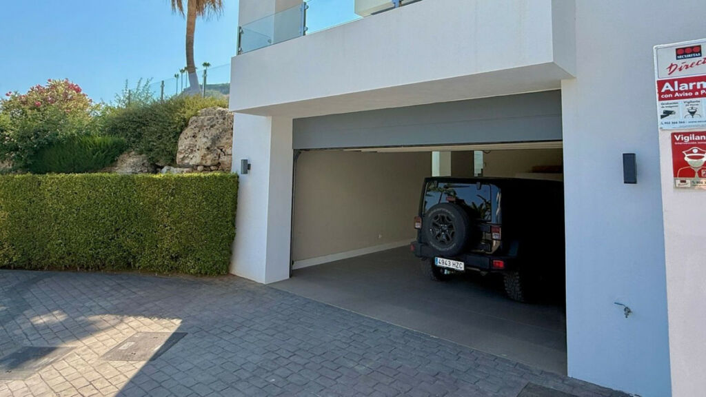 Detached Villa El Paraiso Málaga - image 45