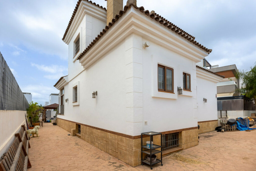 Detached Villa Los Montesinos Alicante - image 45