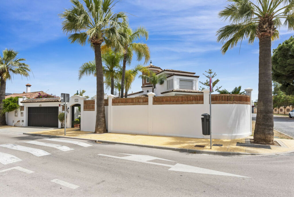 Detached Villa Las Chapas Málaga - image 46