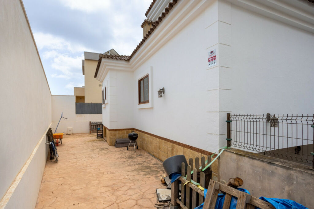 Detached Villa Los Montesinos Alicante - image 46