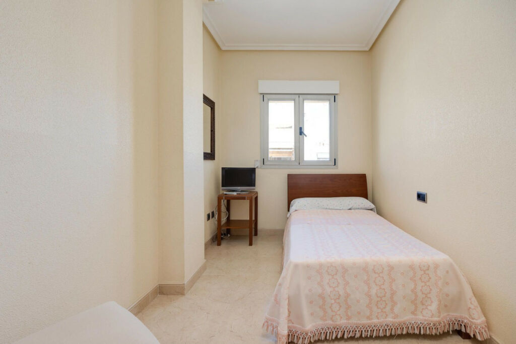 Middle Floor Apartment Torrevieja Alicante - image 46
