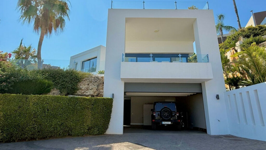Detached Villa El Paraiso Málaga - image 46