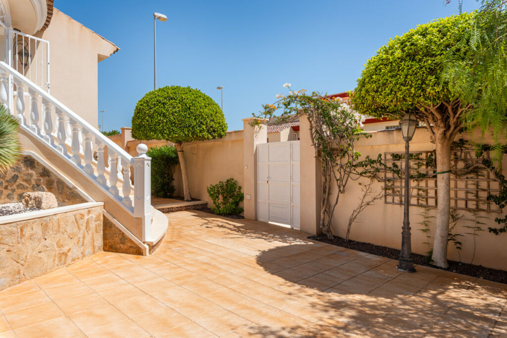 Detached Villa Ciudad Quesada Alicante - image 47
