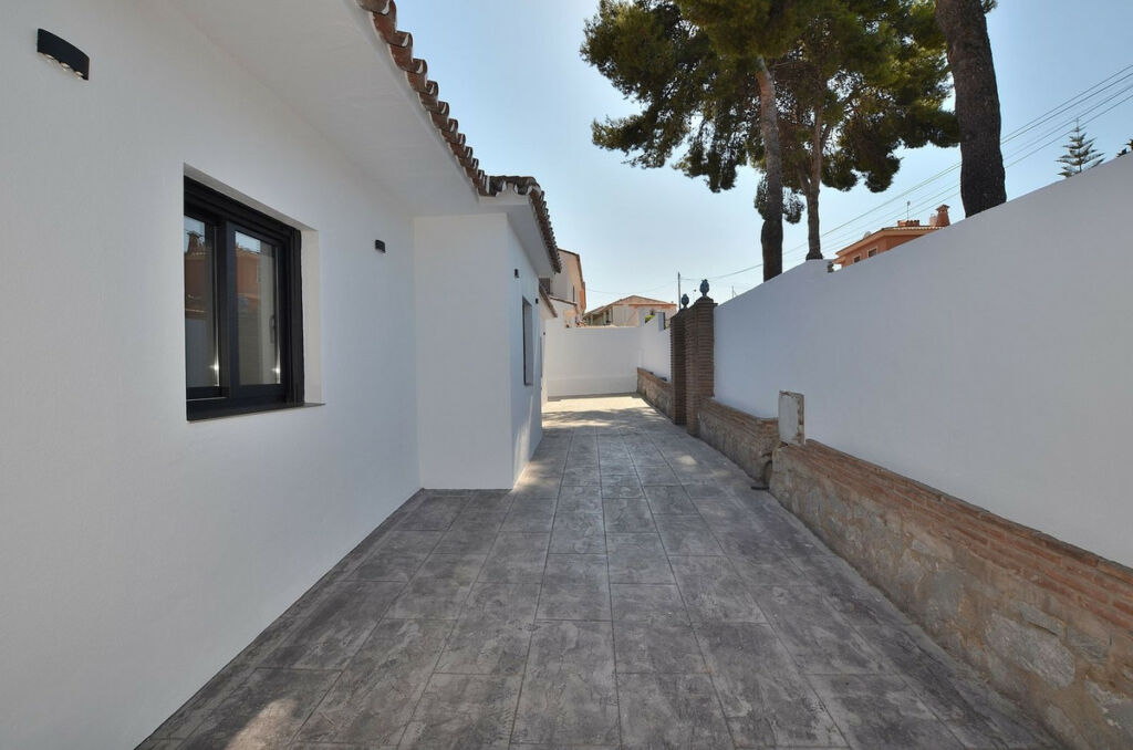 Detached Villa El Coto Málaga - image 48