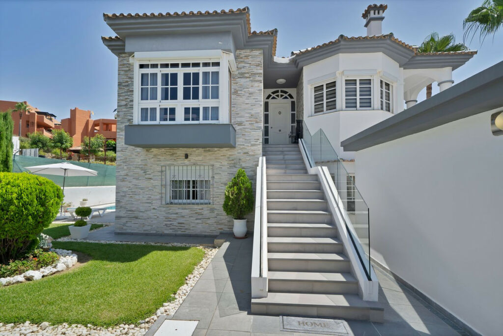 Detached Villa Estepona Málaga - image 48