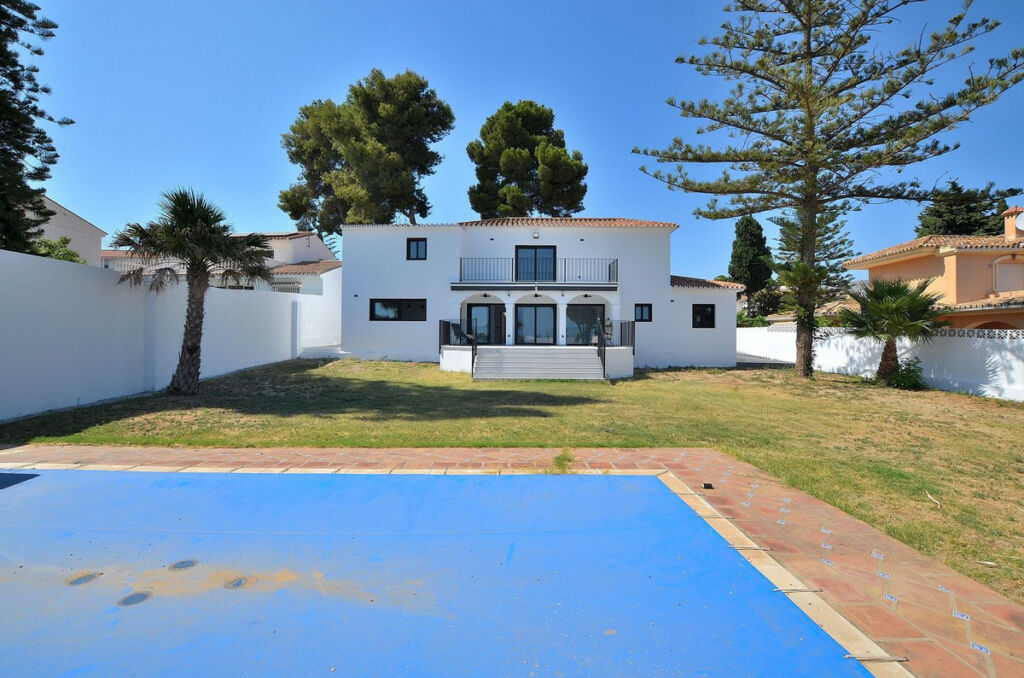 Detached Villa El Coto Málaga - image 49