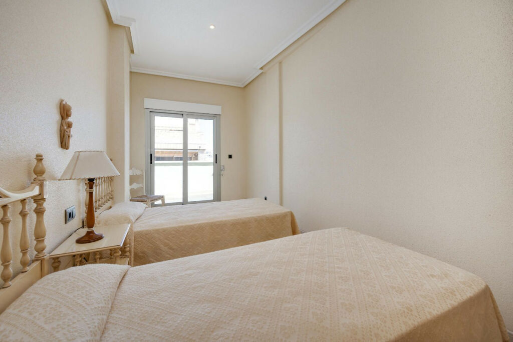 Middle Floor Apartment Torrevieja Alicante - image 49