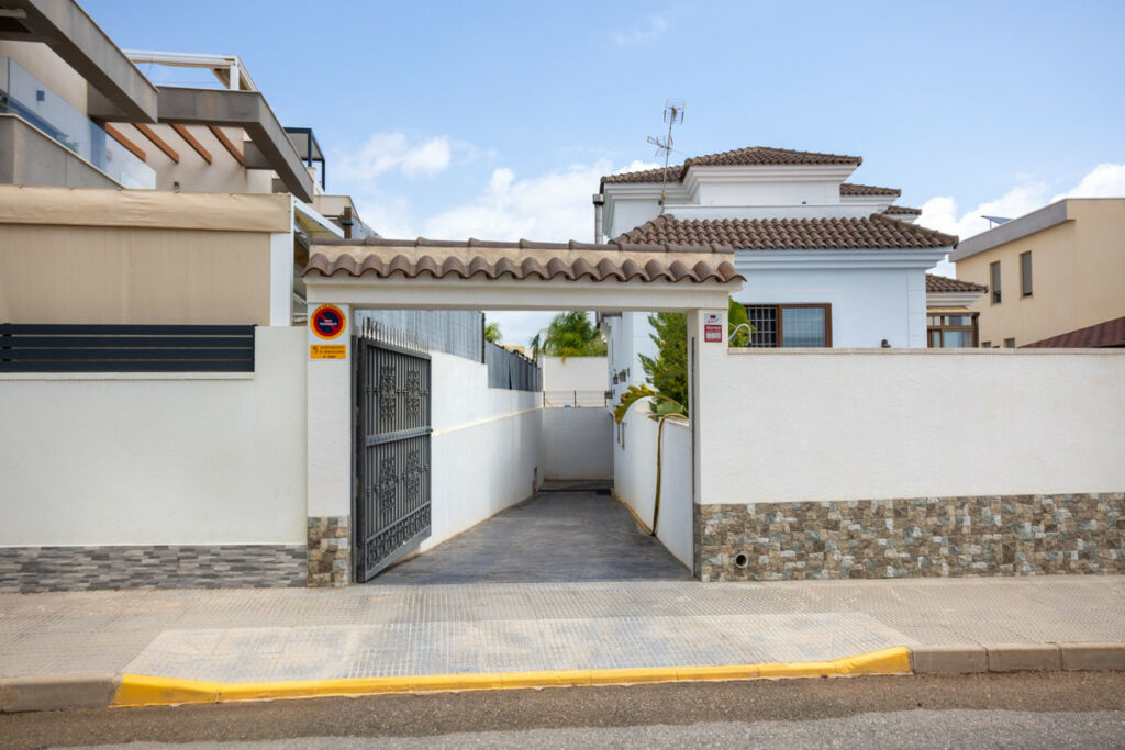 Detached Villa Los Montesinos Alicante - image 49