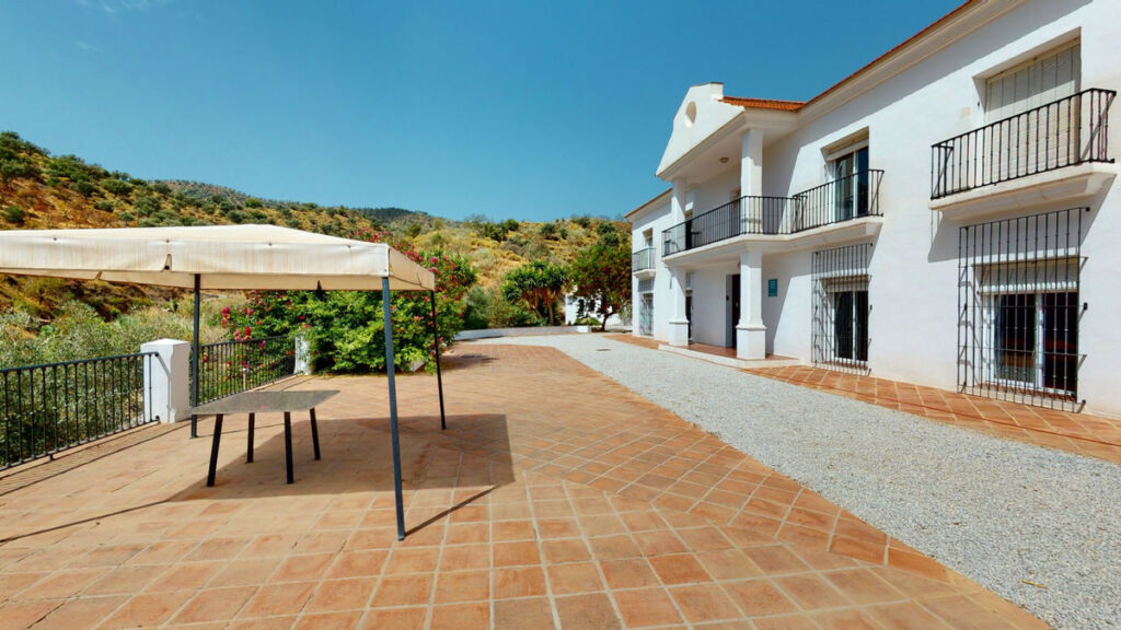 Detached Villa Macharaviaya Málaga - image 5