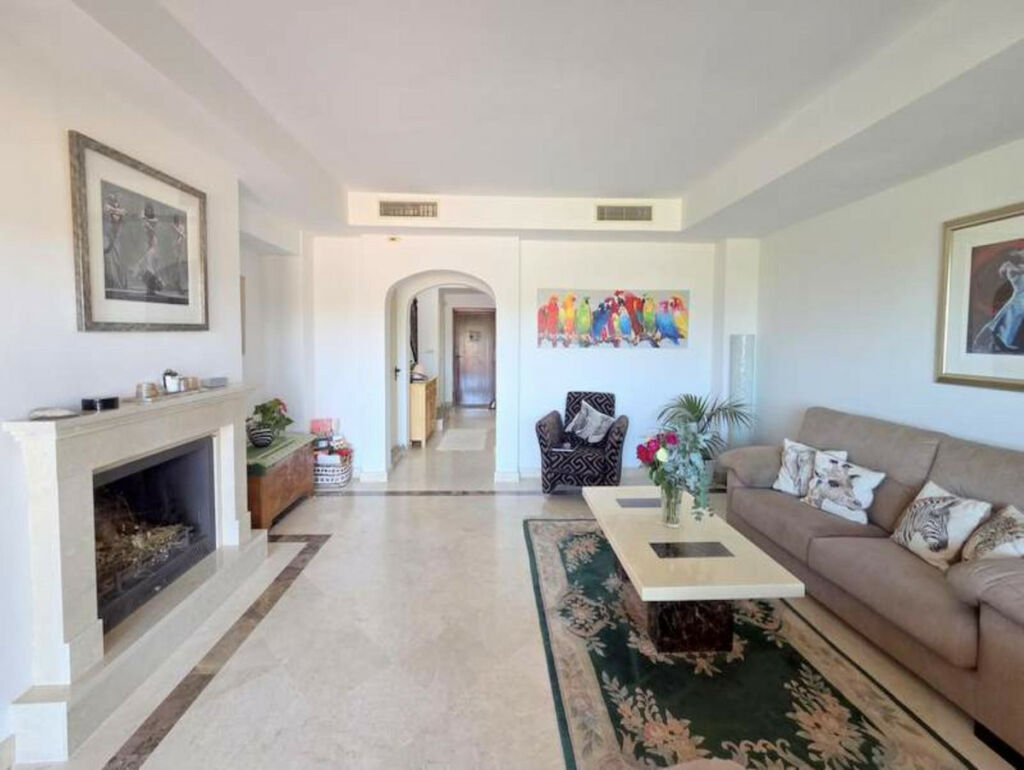 Townhouse Estepona Málaga - image 5
