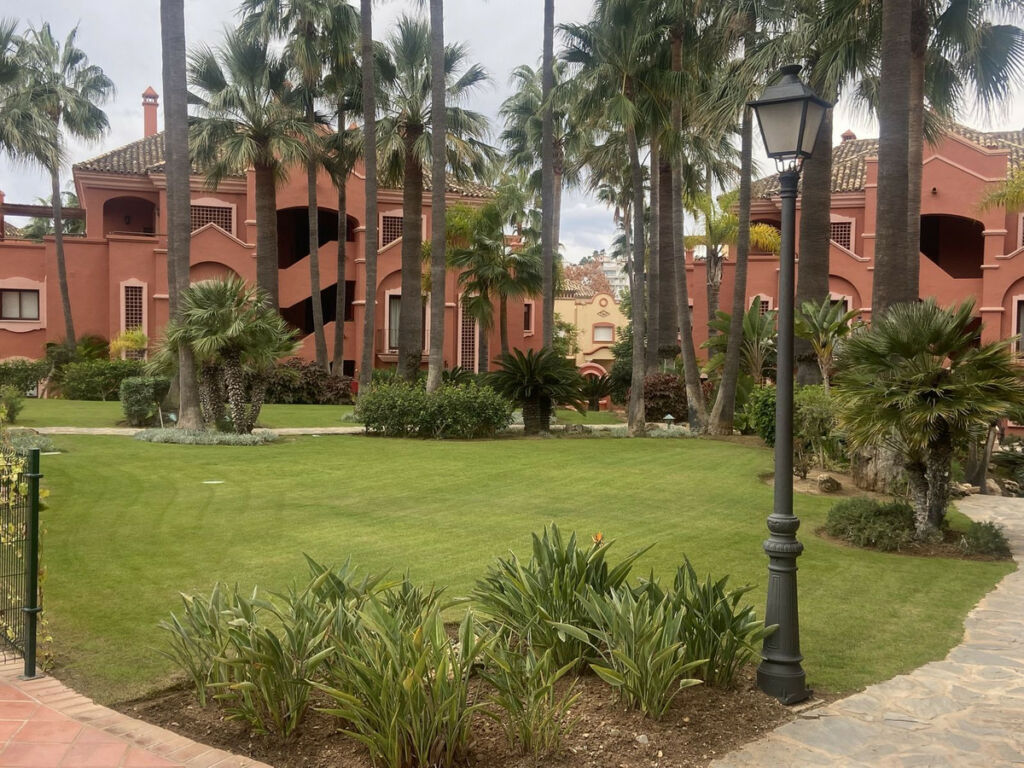 Top Floor Apartment Marbella Málaga - image 5
