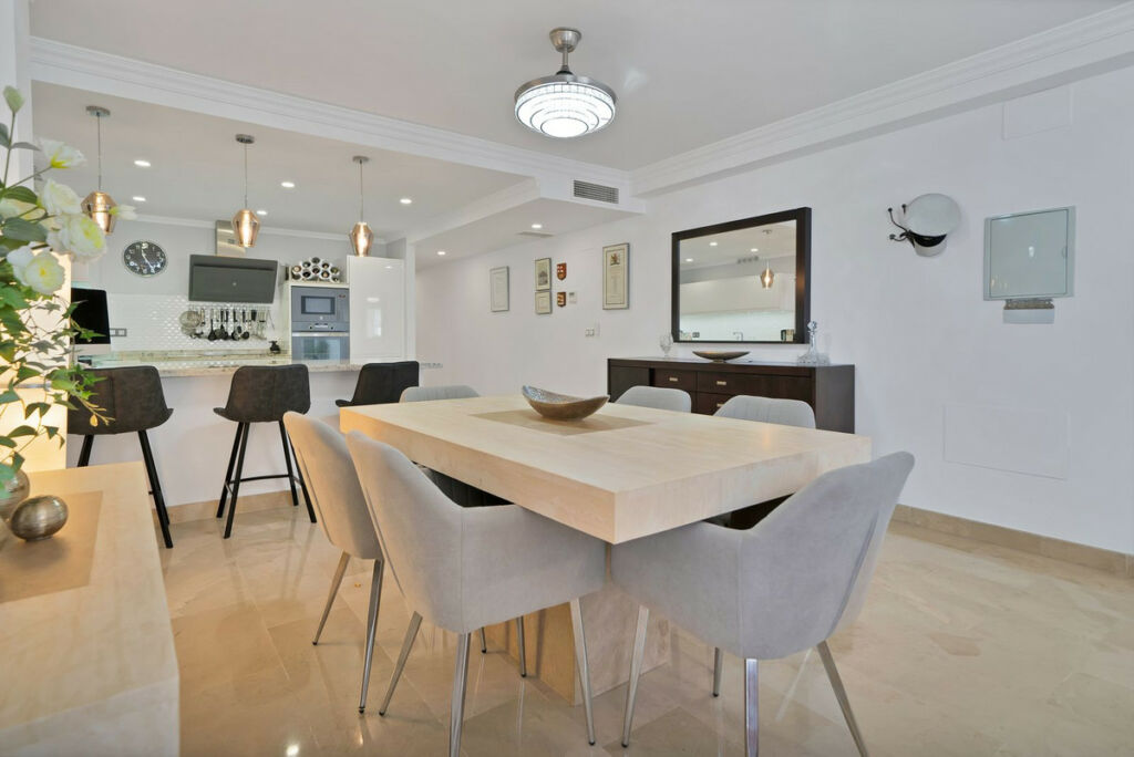 Middle Floor Apartment Benahavís Málaga - image 4
