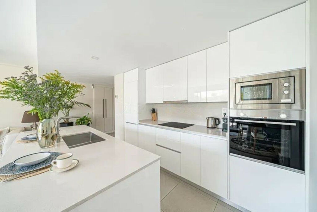 Middle Floor Apartment Estepona Málaga - image 6