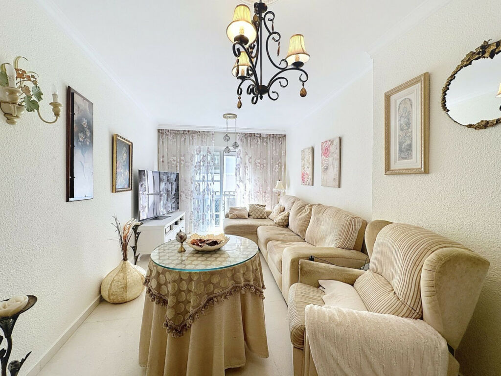 Middle Floor Apartment Estepona Málaga - image 5