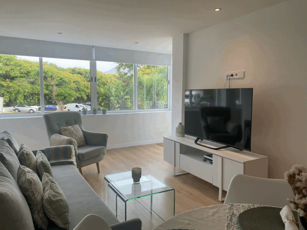 Middle Floor Apartment Estepona Málaga - image 5