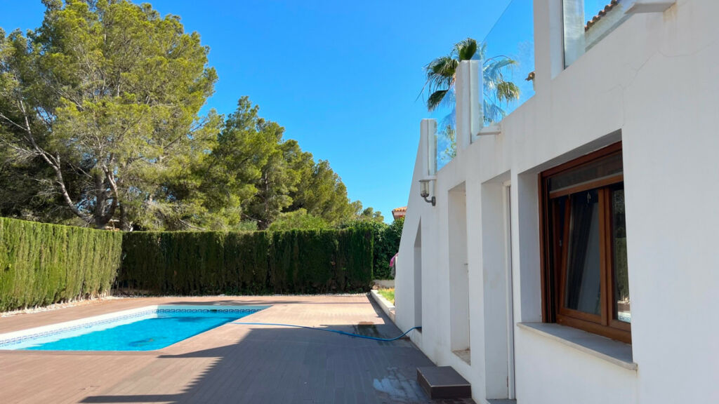 Detached Villa La Nucia Alicante - image 5