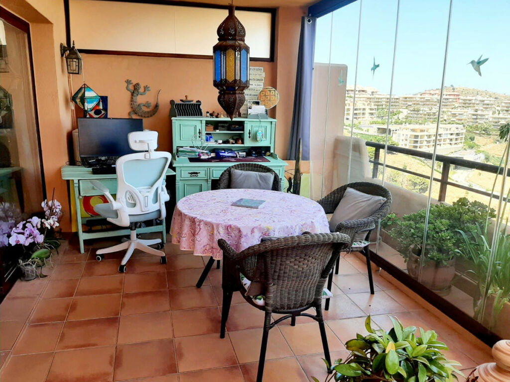 Middle Floor Apartment Calahonda Málaga - image 4