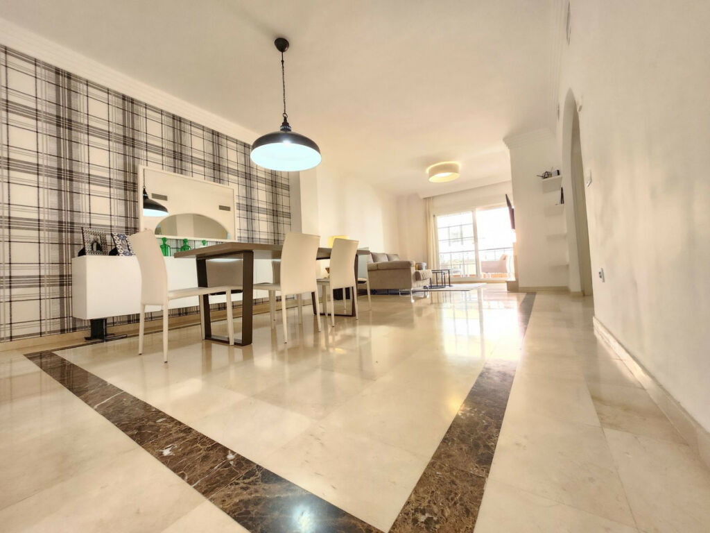 Middle Floor Apartment Nueva Andalucía Málaga - image 5