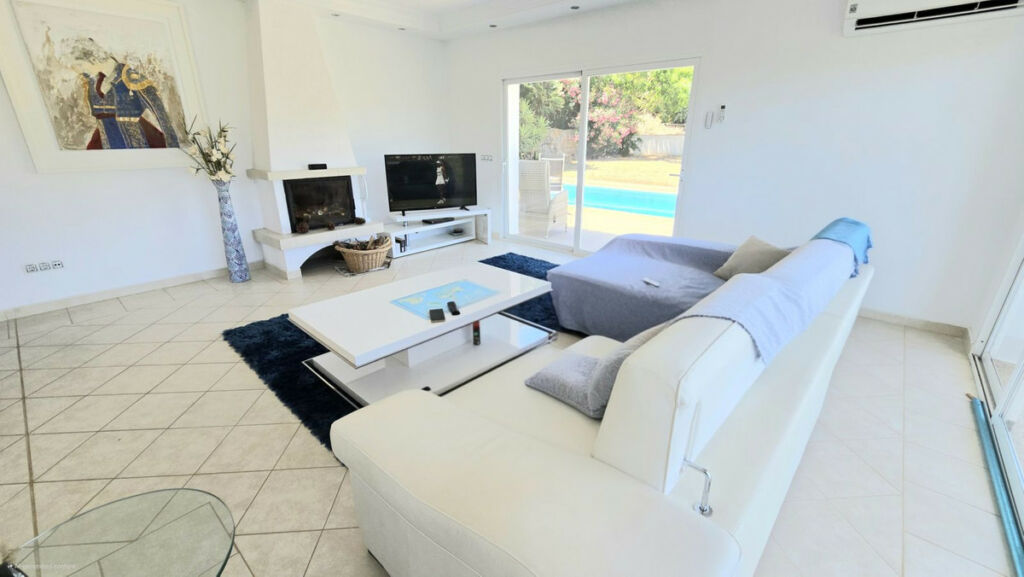 Detached Villa Calahonda Málaga - image 4