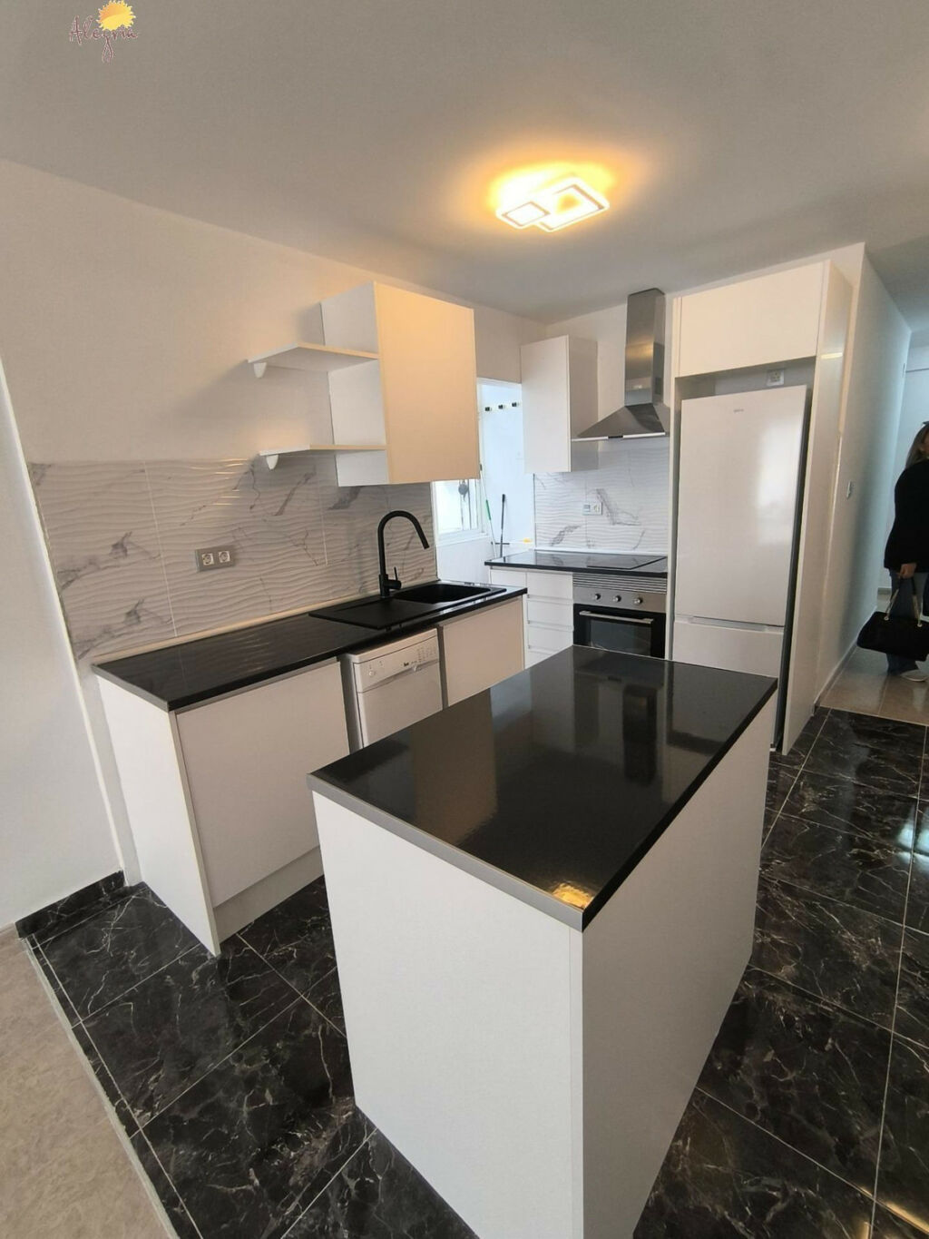 Middle Floor Apartment Torrevieja Alicante - image 5