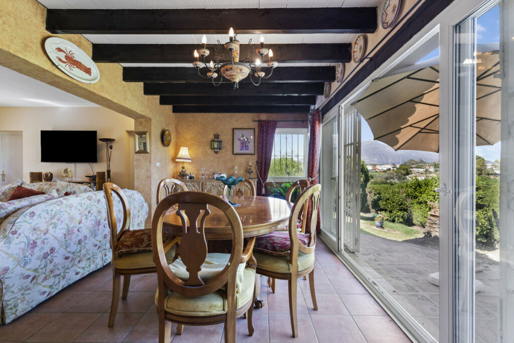 Detached Villa Valle del Sol Málaga - image 7