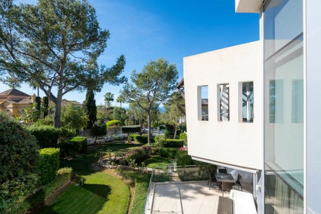 Townhouse Sierra Blanca Málaga - image 5