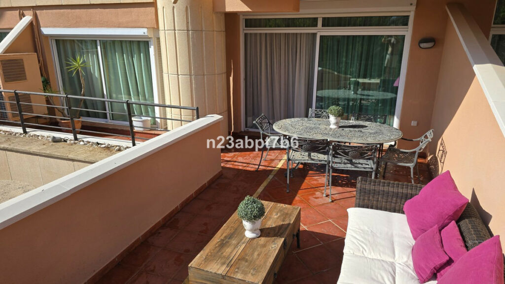 Middle Floor Apartment Nueva Andalucía Málaga - image 5
