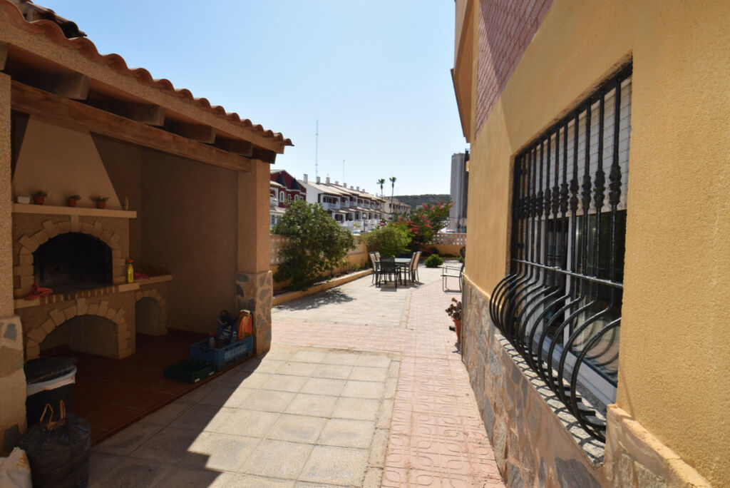 Detached Villa Guardamar del Segura Alicante - image 5