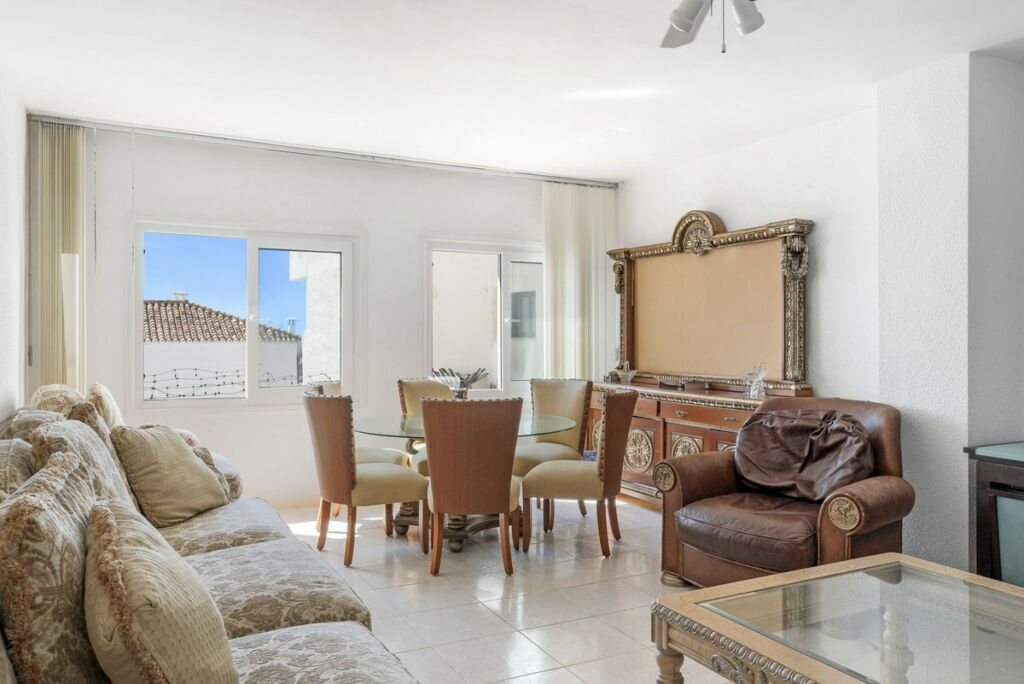 Middle Floor Apartment Puerto Banús Málaga - image 5