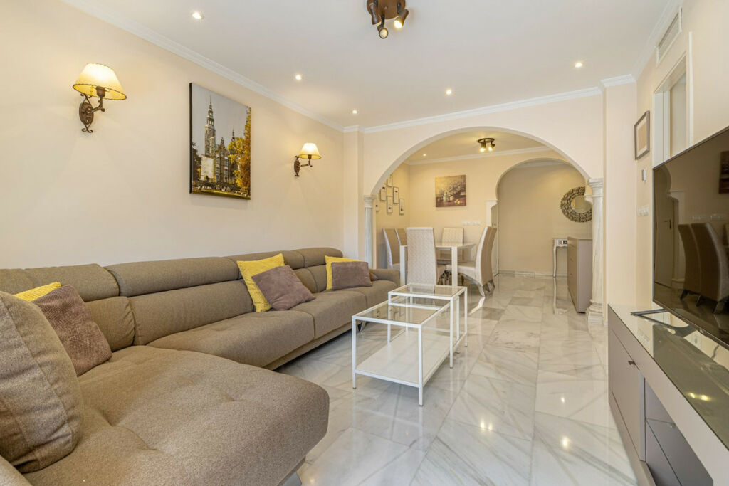 Middle Floor Apartment Marbella Málaga - image 5