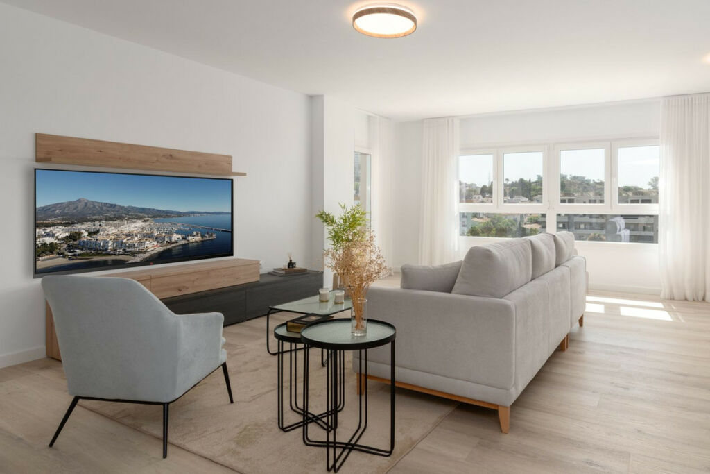 Top Floor Apartment Nueva Andalucía Málaga - image 5