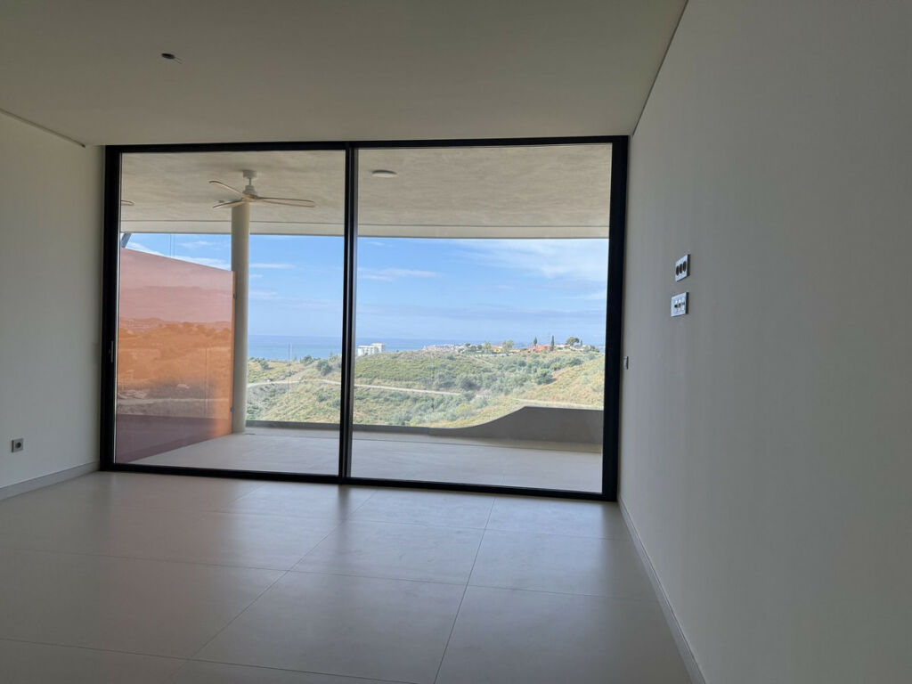 Middle Floor Apartment Higueron Málaga - image 6