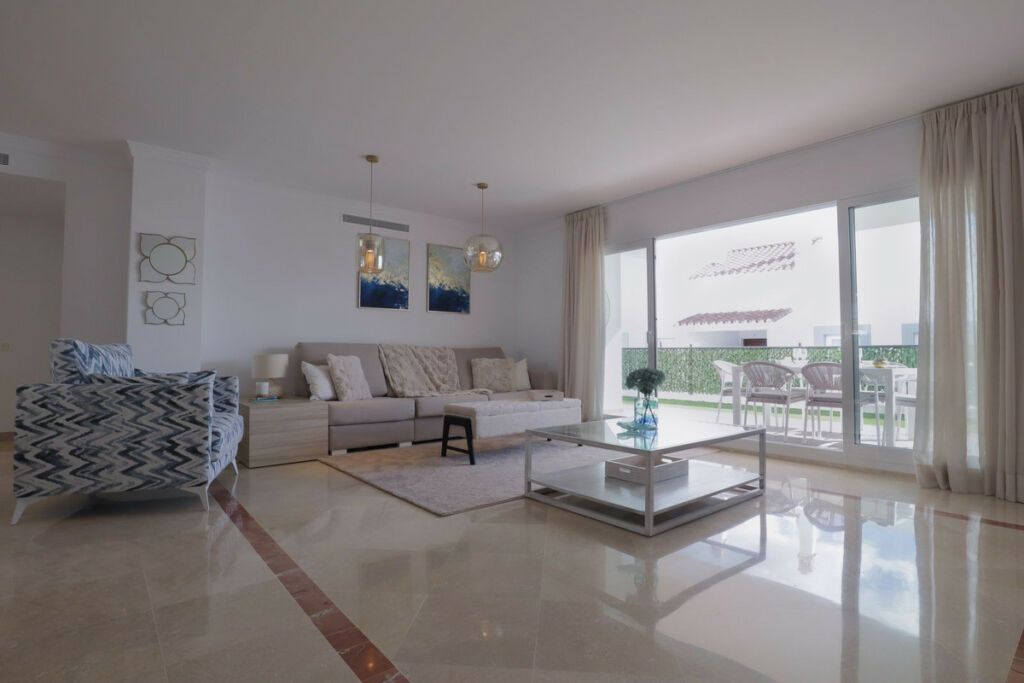Ground Floor Apartment El Paraiso Málaga - image 5