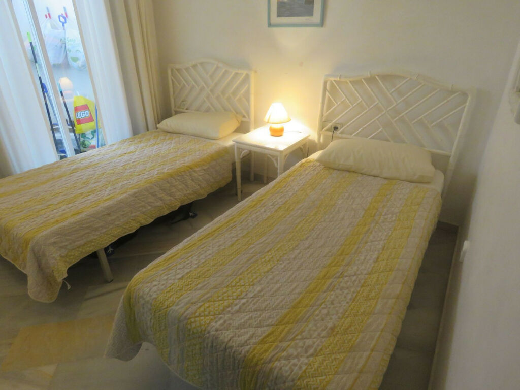 Ground Floor Apartment Calahonda Málaga - image 5