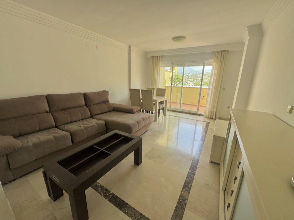 Middle Floor Apartment Nueva Andalucía Málaga - image 5