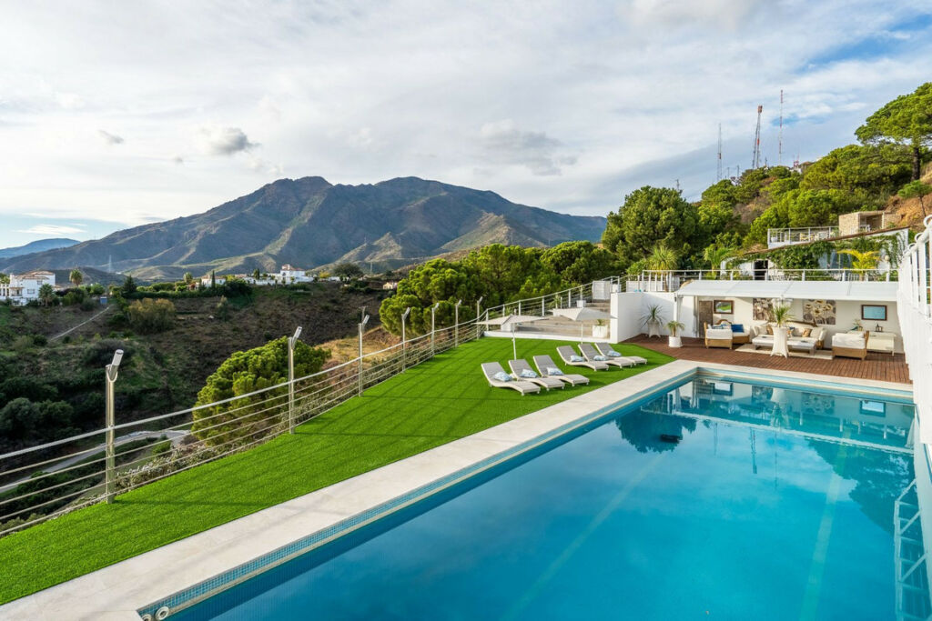 Detached Villa Estepona Málaga - image 5