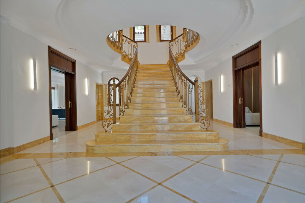 Detached Villa Sierra Blanca Málaga - image 5