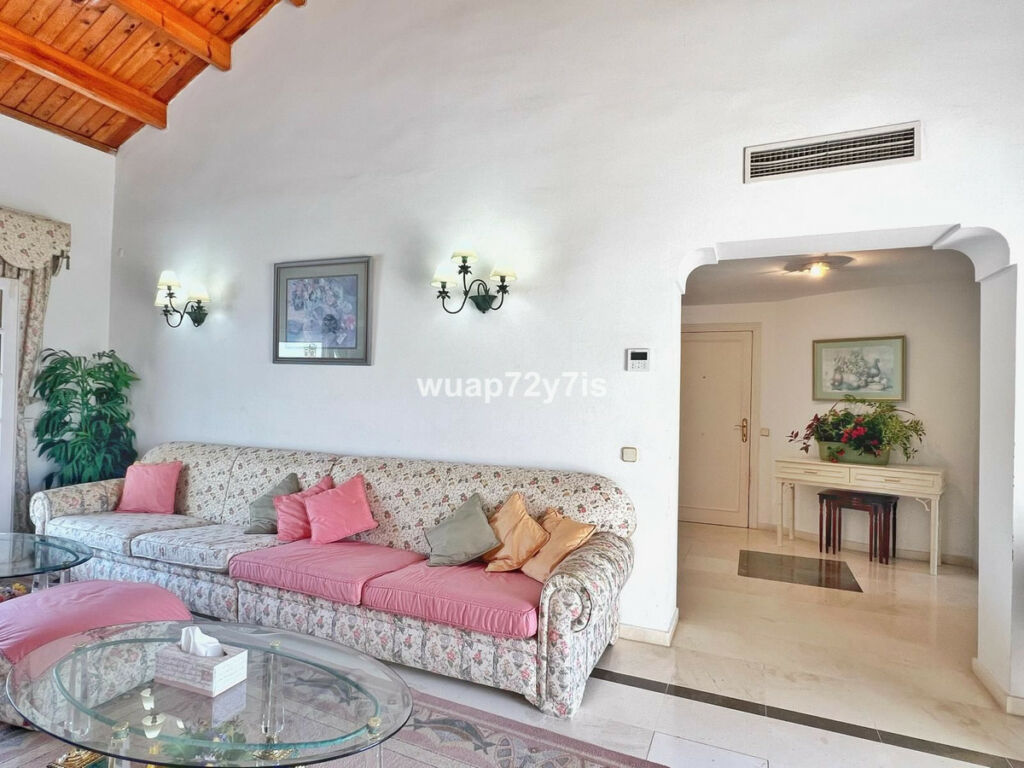 Top Floor Apartment El Presidente Málaga - image 5
