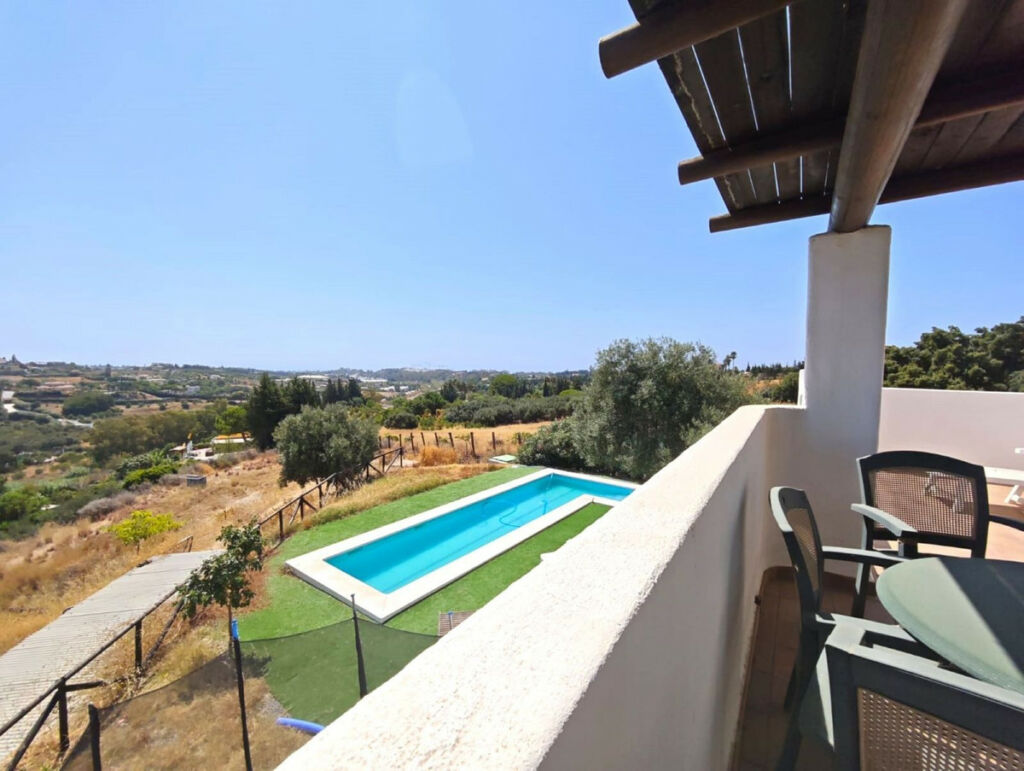 Detached Villa Estepona Málaga - image 5