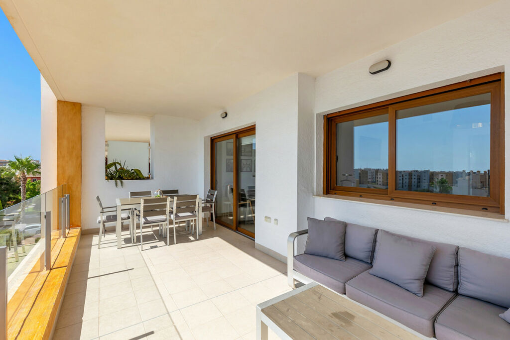 Middle Floor Apartment Villamartin Alicante - image 5