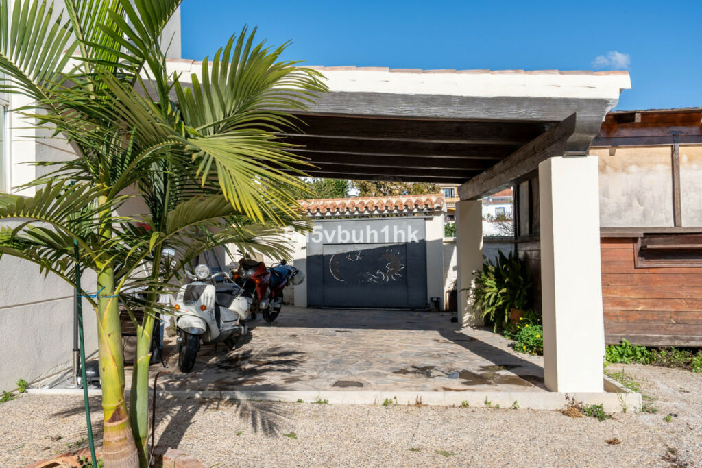 Semi-Detached House El Coto Málaga - image 5