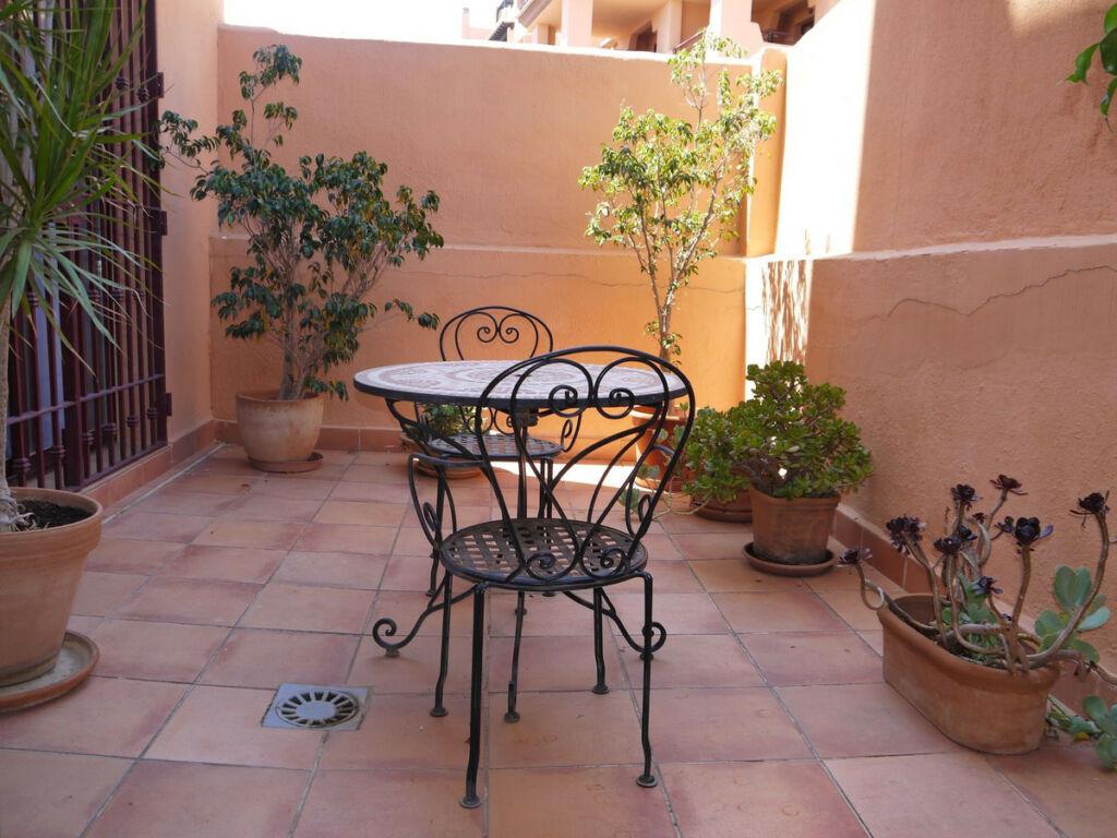 Middle Floor Apartment Calahonda Málaga - image 5