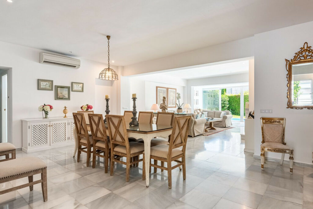 Semi-Detached House Los Monteros Málaga - image 5