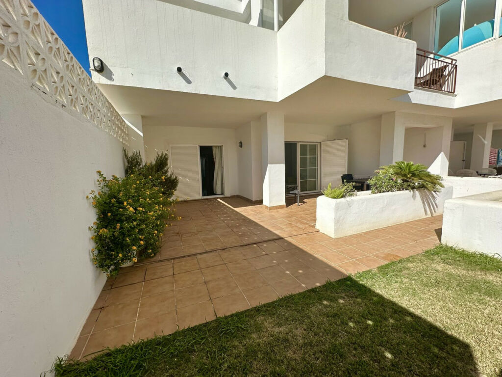 Ground Floor Apartment La Duquesa Málaga - image 5