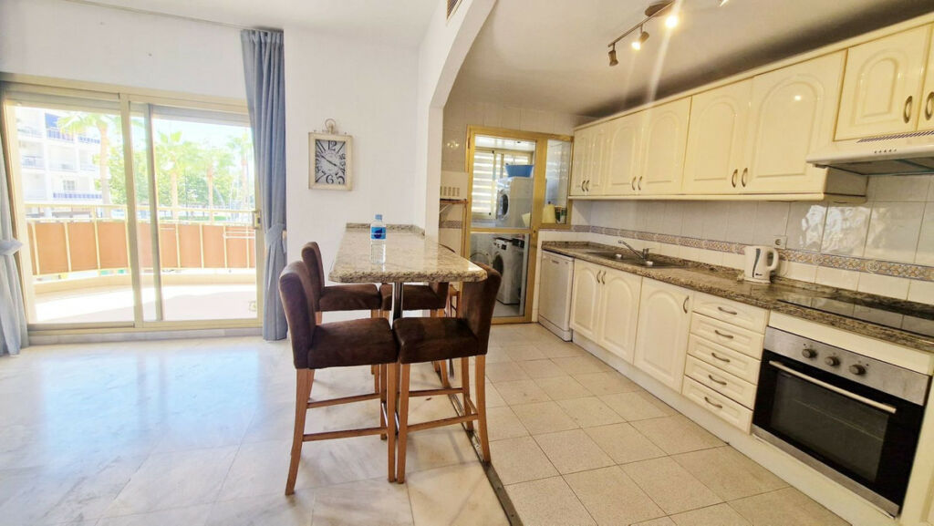 Middle Floor Apartment Fuengirola Málaga - image 5