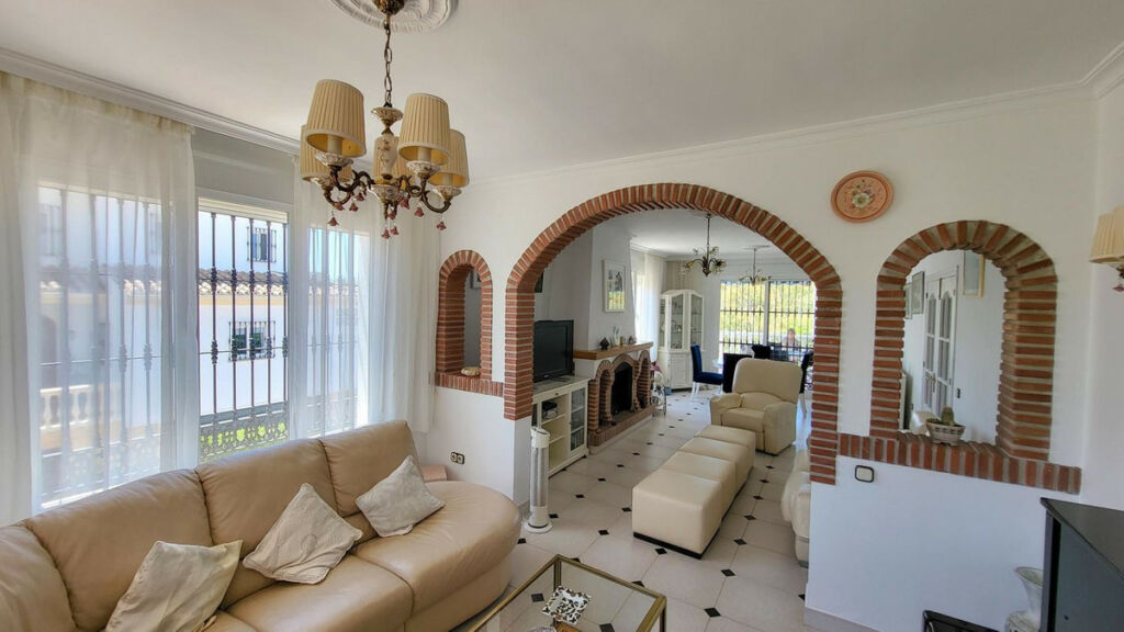 Detached Villa Elviria Málaga - image 5